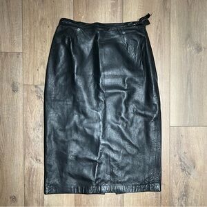 VTG Vintage Sleek Timeless Elegant Black Leather Silk Lined Skirt